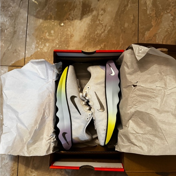 Nike Women Motiva Hydrangea - Picture 4 of 6